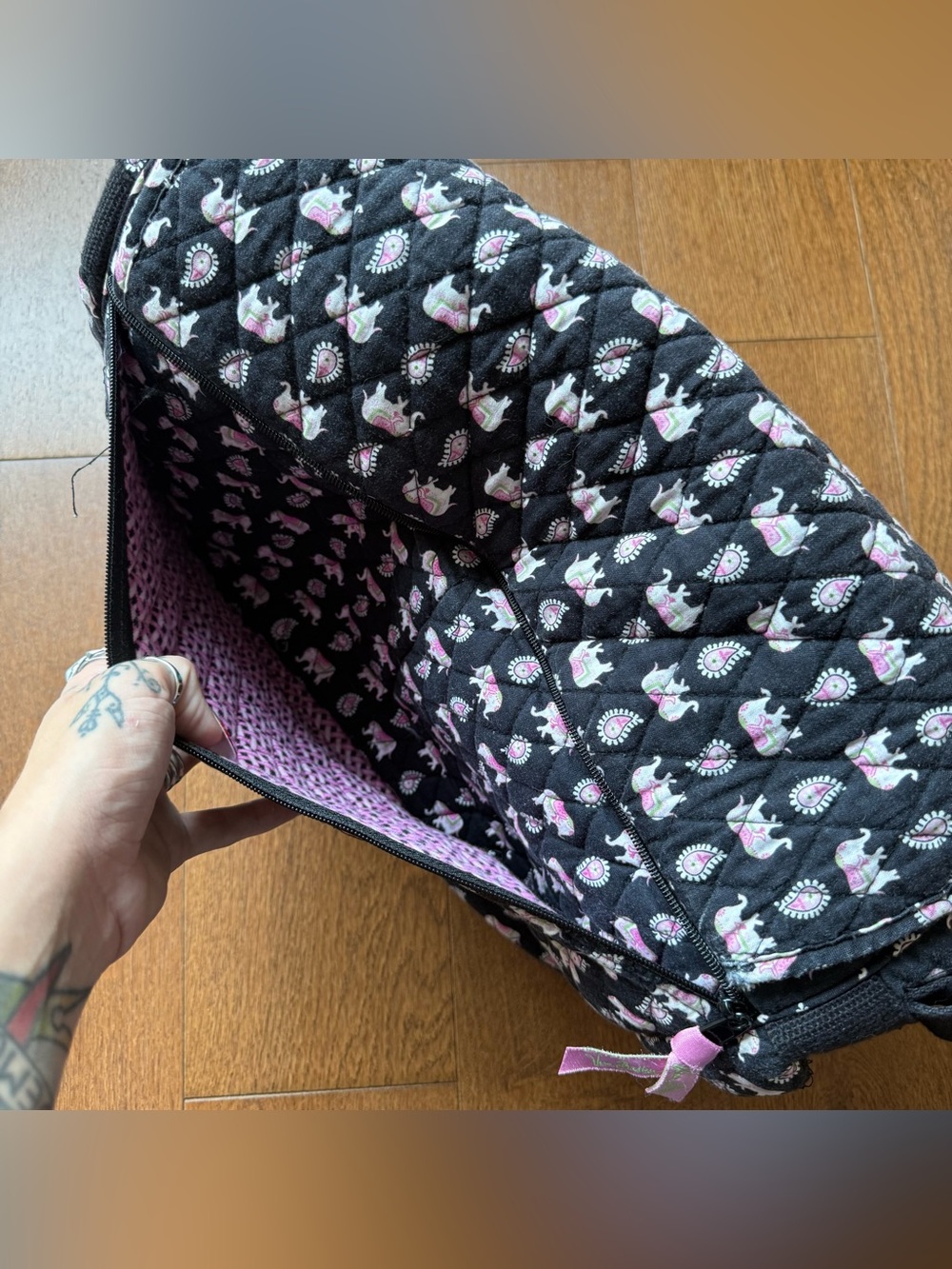Vera Bradley Quilted Black Crossbody Laptop Bag with Pink & White Elephant Print - Picture 4 of 10